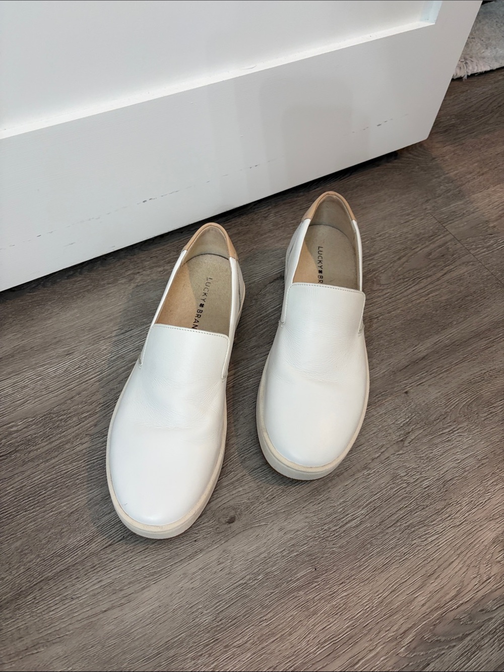 Lucky Brand Women's White Slip-On Leather Flats with Tan Heel Accent size 8.5